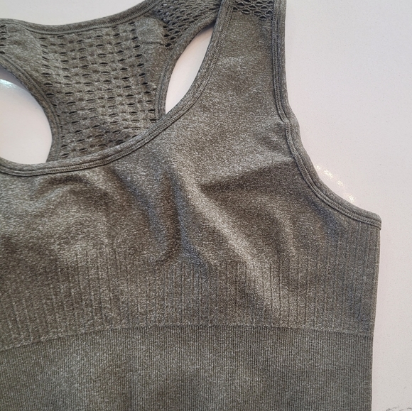 Yoga pants and bra set - size Medium - Picture 4 of 16